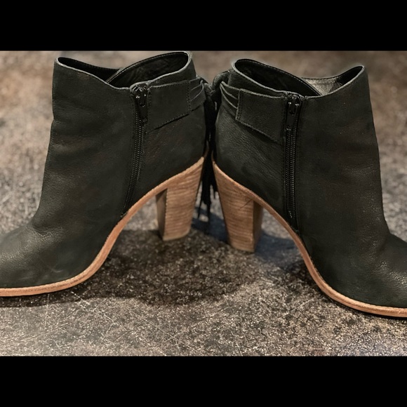 Vince Camuto Linford Bootie Black Leather Size 7.5, EUC - Picture 4 of 8